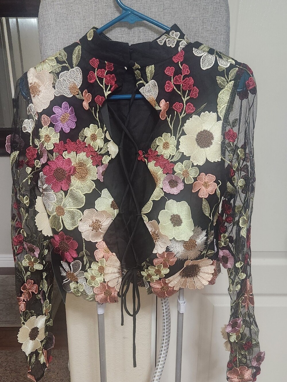 NWT Lulus Fantastic Charisma Black 3D Floral Lace-Up Top Size M - Picture 5 of 10